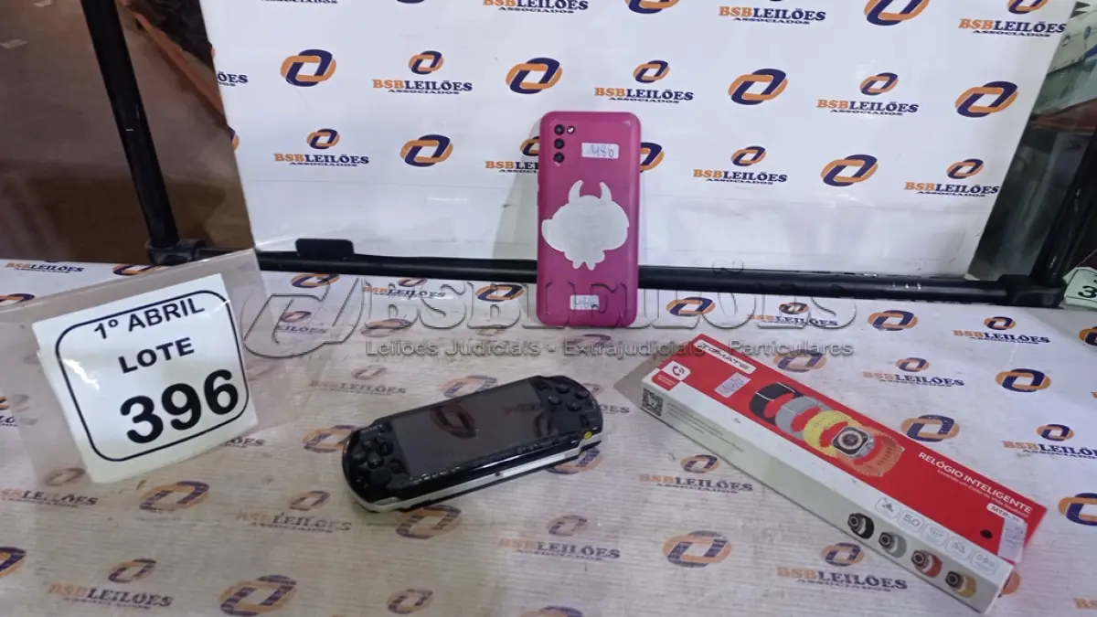 LOTE 396 - 01 PSP MARCA SONY, 01 SMARTFONE MODELO GALAXY A02S MARCA SAMSUNG E 01 RELÓGIO INTELIGENTE MARCA TOMATE. (NO ESTADO) ATENÇÃO! FAZER A VISITAÇÃO ANTES DE ARREMATAR, NÃO SABEMOS SE FUNCIONA, LEILÃO NÃO TEM GARANTIA E NEM DEVOLUÇÃO, SUJEITO A POSSÍVEIS AVARIAS VISÍVEIS/OCULTAS E/OU AUSÊNCIA DE COMPONENTES.