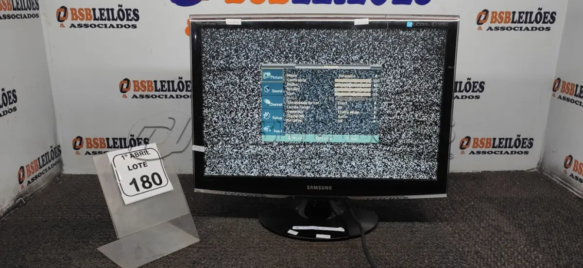 LOTE 180 - 01 TV MONITOR LCD MODELO SYNCMASTER 22’’ COM ENTRADA HDMI MARCA SAMSUNG. (NO ESTADO) ATENÇÃO! FAZER A VISITAÇÃO ANTES DE ARREMATAR, NÃO SABEMOS SE FUNCIONA, LEILÃO NÃO TEM GARANTIA E NEM DEVOLUÇÃO, SUJEITO A POSSÍVEIS AVARIAS VISÍVEIS/OCULTAS E/OU AUSÊNCIA DE COMPONENTES.