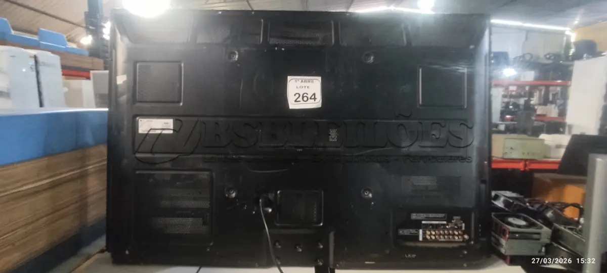 LOTE 264 - 01 TV LCD 50’’ MARCA LG. (NO ESTADO) ATENÇÃO! FAZER A VISITAÇÃO ANTES DE ARREMATAR, NÃO SABEMOS SE FUNCIONA, LEILÃO NÃO TEM GARANTIA E NEM DEVOLUÇÃO, SUJEITO A POSSÍVEIS AVARIAS VISÍVEIS/OCULTAS E/OU AUSÊNCIA DE COMPONENTES.