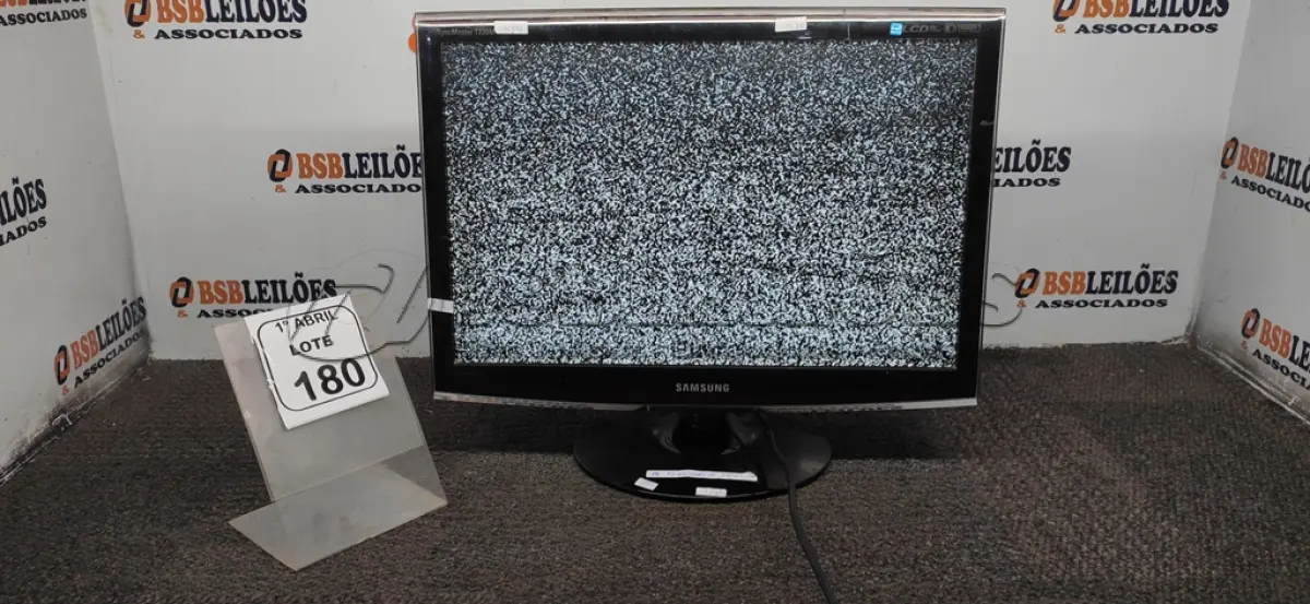 LOTE 180 - 01 TV MONITOR LCD MODELO SYNCMASTER 22’’ COM ENTRADA HDMI MARCA SAMSUNG. (NO ESTADO) ATENÇÃO! FAZER A VISITAÇÃO ANTES DE ARREMATAR, NÃO SABEMOS SE FUNCIONA, LEILÃO NÃO TEM GARANTIA E NEM DEVOLUÇÃO, SUJEITO A POSSÍVEIS AVARIAS VISÍVEIS/OCULTAS E/OU AUSÊNCIA DE COMPONENTES.