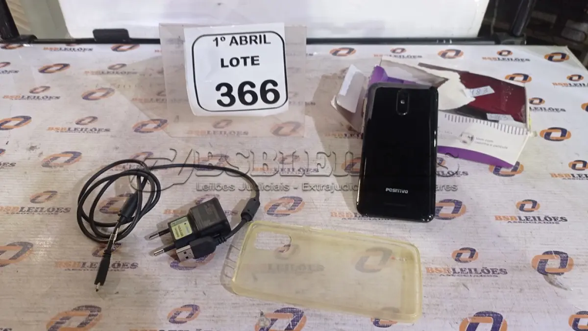 LOTE 366 - 01 SMARTFONE MODELO TWIST MARCA POSITIVO. (NO ESTADO) ATENÇÃO! FAZER A VISITAÇÃO ANTES DE ARREMATAR, NÃO SABEMOS SE FUNCIONA, LEILÃO NÃO TEM GARANTIA E NEM DEVOLUÇÃO, SUJEITO A POSSÍVEIS AVARIAS VISÍVEIS/OCULTAS E/OU AUSÊNCIA DE COMPONENTES.
