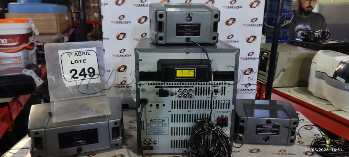 LOTE 249 - 01 CAIXA CENTRAL PSB-925C MARCA PHILCO E 01 HI-FI MINI SYSTEM MARCA PHILCO. (NO ESTADO) ATENÇÃO! FAZER A VISITAÇÃO ANTES DE ARREMATAR, NÃO SABEMOS SE FUNCIONA, LEILÃO NÃO TEM GARANTIA E NEM DEVOLUÇÃO, SUJEITO A POSSÍVEIS AVARIAS VISÍVEIS/OCULTAS E/OU AUSÊNCIA DE COMPONENTES.