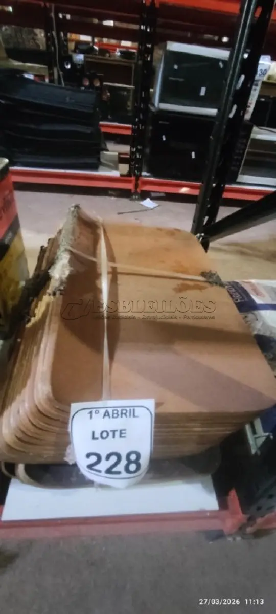 LOTE 228 - 20 PLACAS DE MADEIRA. (NO ESTADO) ATENÇÃO! FAZER A VISITAÇÃO ANTES DE ARREMATAR, NÃO SABEMOS SE FUNCIONA, LEILÃO NÃO TEM GARANTIA E NEM DEVOLUÇÃO, SUJEITO A POSSÍVEIS AVARIAS VISÍVEIS/OCULTAS E/OU AUSÊNCIA DE COMPONENTES.