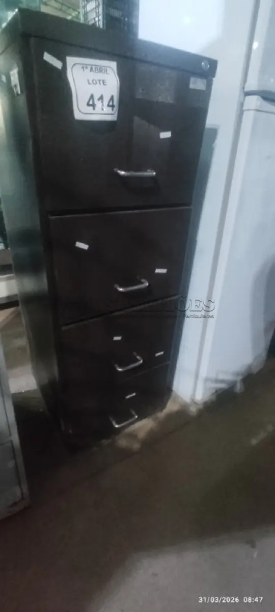 LOTE 414 - 01 GAVETEIRO DE AÇO COM 04 GAVETAS. (NO ESTADO) ATENÇÃO! FAZER A VISITAÇÃO ANTES DE ARREMATAR, NÃO SABEMOS SE FUNCIONA, LEILÃO NÃO TEM GARANTIA E NEM DEVOLUÇÃO, SUJEITO A POSSÍVEIS AVARIAS VISÍVEIS/OCULTAS E/OU AUSÊNCIA DE COMPONENTES.