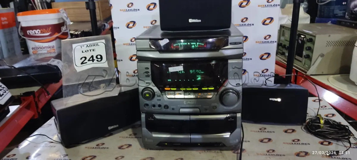 LOTE 249 - 01 CAIXA CENTRAL PSB-925C MARCA PHILCO E 01 HI-FI MINI SYSTEM MARCA PHILCO. (NO ESTADO) ATENÇÃO! FAZER A VISITAÇÃO ANTES DE ARREMATAR, NÃO SABEMOS SE FUNCIONA, LEILÃO NÃO TEM GARANTIA E NEM DEVOLUÇÃO, SUJEITO A POSSÍVEIS AVARIAS VISÍVEIS/OCULTAS E/OU AUSÊNCIA DE COMPONENTES.