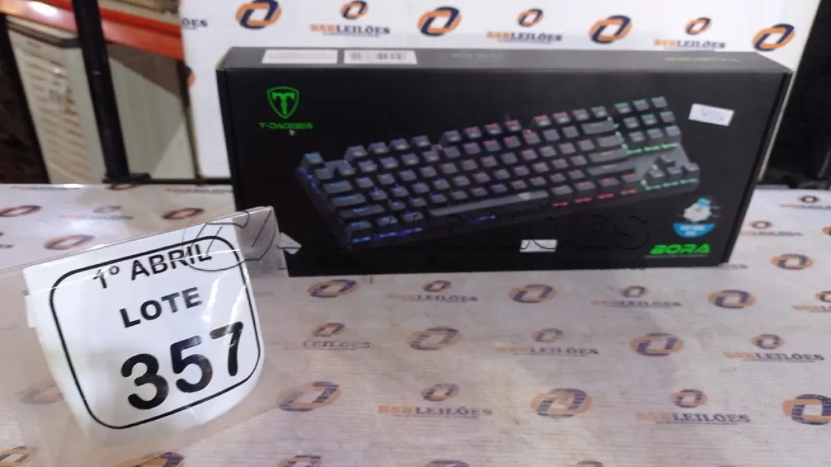 LOTE 357 - 01 TECLADO GAMER PARA PC MARCA T-DAGGER. (NO ESTADO) ATENÇÃO! FAZER A VISITAÇÃO ANTES DE ARREMATAR, NÃO SABEMOS SE FUNCIONA, LEILÃO NÃO TEM GARANTIA E NEM DEVOLUÇÃO, SUJEITO A POSSÍVEIS AVARIAS VISÍVEIS/OCULTAS E/OU AUSÊNCIA DE COMPONENTES.