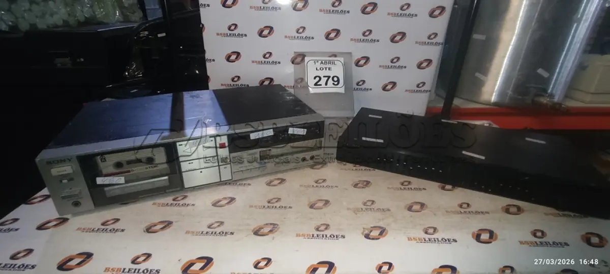 LOTE 279 - 01 MIXER DE MICROFONE E 01 TOCA FITAS CASSETE MODELO TC-FX410R MARCA SONY. (NO ESTADO) ATENÇÃO! FAZER A VISITAÇÃO ANTES DE ARREMATAR, NÃO SABEMOS SE FUNCIONA, LEILÃO NÃO TEM GARANTIA E NEM DEVOLUÇÃO, SUJEITO A POSSÍVEIS AVARIAS VISÍVEIS/OCULTAS E/OU AUSÊNCIA DE COMPONENTES.