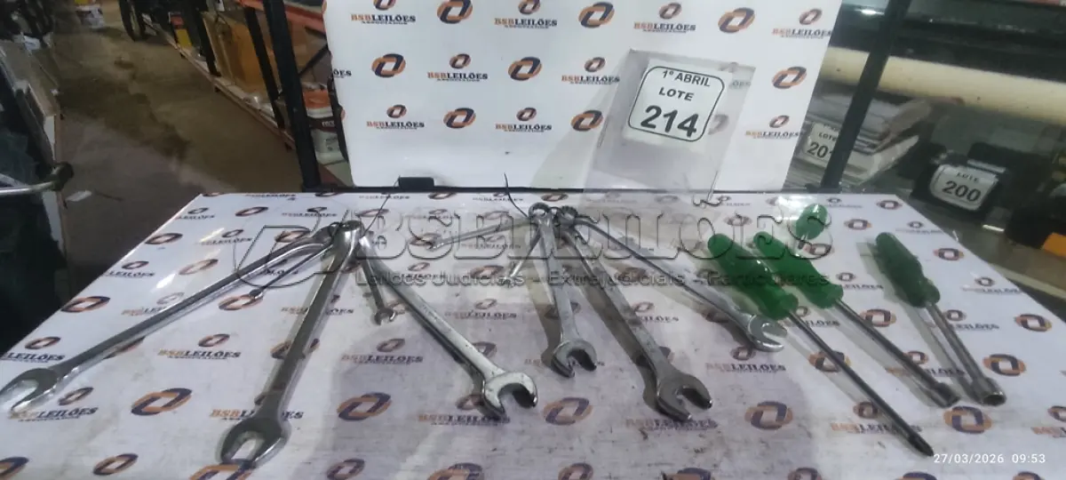 LOTE 214 - 01 LOTE COM VÁRIAS CHAVES TAMANHOS E MEDIDAS DIVERSAS MARCA BELZER. (NO ESTADO) ATENÇÃO! FAZER A VISITAÇÃO ANTES DE ARREMATAR, NÃO SABEMOS SE FUNCIONA, LEILÃO NÃO TEM GARANTIA E NEM DEVOLUÇÃO, SUJEITO A POSSÍVEIS AVARIAS VISÍVEIS/OCULTAS E/OU AUSÊNCIA DE COMPONENTES.