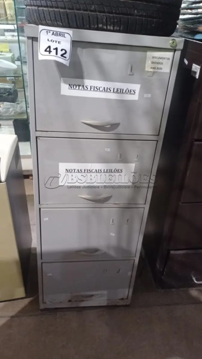 LOTE 412 - 01 GAVETEIRO DE AÇO COM 04 GAVETAS. (NO ESTADO) ATENÇÃO! FAZER A VISITAÇÃO ANTES DE ARREMATAR, NÃO SABEMOS SE FUNCIONA, LEILÃO NÃO TEM GARANTIA E NEM DEVOLUÇÃO, SUJEITO A POSSÍVEIS AVARIAS VISÍVEIS/OCULTAS E/OU AUSÊNCIA DE COMPONENTES.