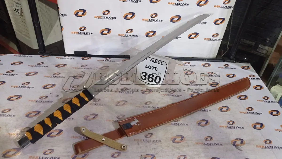 LOTE 360 - 01 FACÃO TIPO KATANA COM LÂMINA DE 50CM. (NO ESTADO) ATENÇÃO! FAZER A VISITAÇÃO ANTES DE ARREMATAR, NÃO SABEMOS SE FUNCIONA, LEILÃO NÃO TEM GARANTIA E NEM DEVOLUÇÃO, SUJEITO A POSSÍVEIS AVARIAS VISÍVEIS/OCULTAS E/OU AUSÊNCIA DE COMPONENTES.