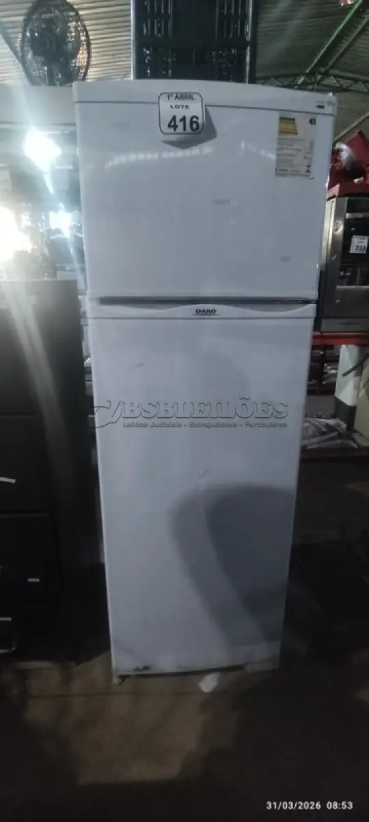 LOTE 416 - 01 GELADEIRA 220V MARCA DAKO. (NO ESTADO) ATENÇÃO! FAZER A VISITAÇÃO ANTES DE ARREMATAR, NÃO SABEMOS SE FUNCIONA, LEILÃO NÃO TEM GARANTIA E NEM DEVOLUÇÃO, SUJEITO A POSSÍVEIS AVARIAS VISÍVEIS/OCULTAS E/OU AUSÊNCIA DE COMPONENTES.