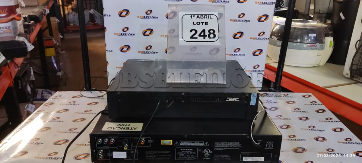 LOTE 248 - 01APARELHO DE DVD MARCA ONKYO E 01 CD PLAYER MARCA PHILIPS. (NO ESTADO) ATENÇÃO! FAZER A VISITAÇÃO ANTES DE ARREMATAR, NÃO SABEMOS SE FUNCIONA, LEILÃO NÃO TEM GARANTIA E NEM DEVOLUÇÃO, SUJEITO A POSSÍVEIS AVARIAS VISÍVEIS/OCULTAS E/OU AUSÊNCIA DE COMPONENTES.