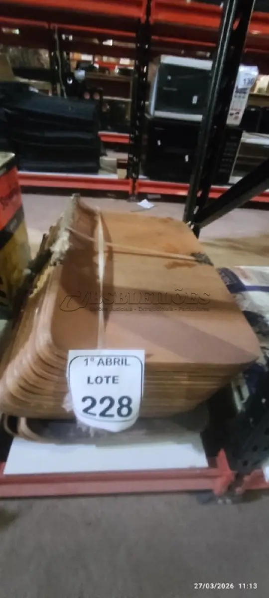 LOTE 228 - 20 PLACAS DE MADEIRA. (NO ESTADO) ATENÇÃO! FAZER A VISITAÇÃO ANTES DE ARREMATAR, NÃO SABEMOS SE FUNCIONA, LEILÃO NÃO TEM GARANTIA E NEM DEVOLUÇÃO, SUJEITO A POSSÍVEIS AVARIAS VISÍVEIS/OCULTAS E/OU AUSÊNCIA DE COMPONENTES.