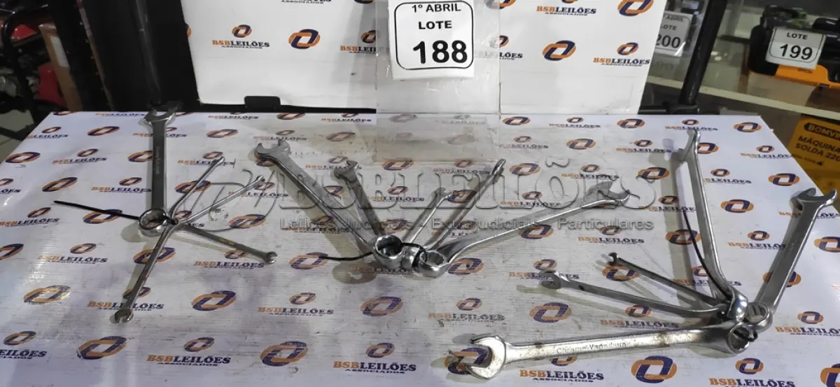 LOTE 188 - 01 LOTE COM VÁRIAS CHAVES TAMANHOS E MEDIDAS DIVERSAS MARCA BELZER. (NO ESTADO) ATENÇÃO! FAZER A VISITAÇÃO ANTES DE ARREMATAR, NÃO SABEMOS SE FUNCIONA, LEILÃO NÃO TEM GARANTIA E NEM DEVOLUÇÃO, SUJEITO A POSSÍVEIS AVARIAS VISÍVEIS/OCULTAS E/OU AUSÊNCIA DE COMPONENTES.