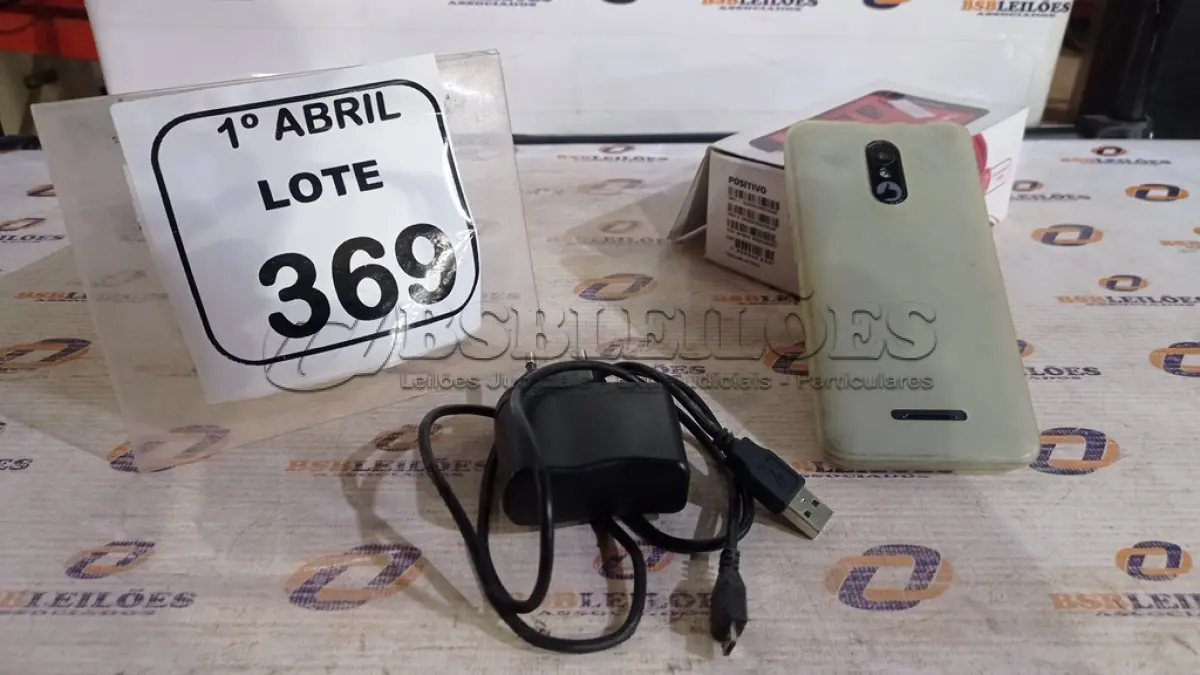 LOTE 369 - 01 SMARTFONE MODELO TWIST MARCA POSITIVO. (NO ESTADO) ATENÇÃO! FAZER A VISITAÇÃO ANTES DE ARREMATAR, NÃO SABEMOS SE FUNCIONA, LEILÃO NÃO TEM GARANTIA E NEM DEVOLUÇÃO, SUJEITO A POSSÍVEIS AVARIAS VISÍVEIS/OCULTAS E/OU AUSÊNCIA DE COMPONENTES.