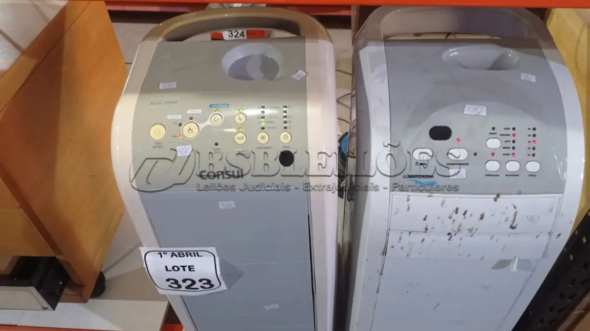LOTE 323 - 02 CLIMATIZADORES DE AR MARCAS CONSUL E PHILCO 220V. (NO ESTADO) ATENÇÃO! FAZER A VISITAÇÃO ANTES DE ARREMATAR, NÃO SABEMOS SE FUNCIONA, LEILÃO NÃO TEM GARANTIA E NEM DEVOLUÇÃO, SUJEITO A POSSÍVEIS AVARIAS VISÍVEIS/OCULTAS E/OU AUSÊNCIA DE COMPONENTES.