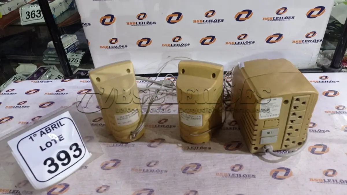 LOTE 393 - 01 NOBREAK DE 300VA MARCA SMS E 02 CAIXAS DE SOM MULTIMIDIA MODELO SPEAK SYSTEM. (NO ESTADO) ATENÇÃO! FAZER A VISITAÇÃO ANTES DE ARREMATAR, NÃO SABEMOS SE FUNCIONA, LEILÃO NÃO TEM GARANTIA E NEM DEVOLUÇÃO, SUJEITO A POSSÍVEIS AVARIAS VISÍVEIS/OCULTAS E/OU AUSÊNCIA DE COMPONENTES.
