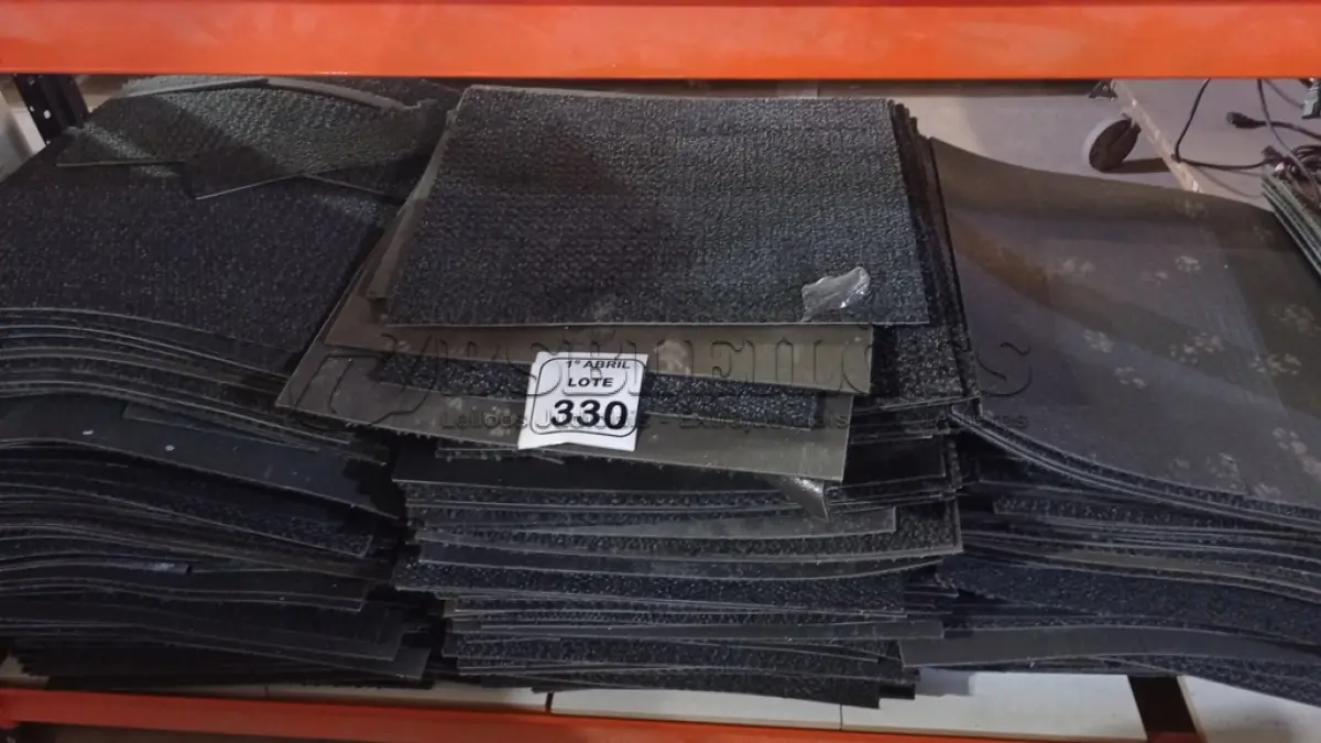 LOTE 330 - 01 LOTE COM GRANDE QUANTIDADE DE TAPETES EMBORRACHADO. (NO ESTADO) ATENÇÃO! FAZER A VISITAÇÃO ANTES DE ARREMATAR, NÃO SABEMOS SE FUNCIONA, LEILÃO NÃO TEM GARANTIA E NEM DEVOLUÇÃO, SUJEITO A POSSÍVEIS AVARIAS VISÍVEIS/OCULTAS E/OU AUSÊNCIA DE COMPONENTES.