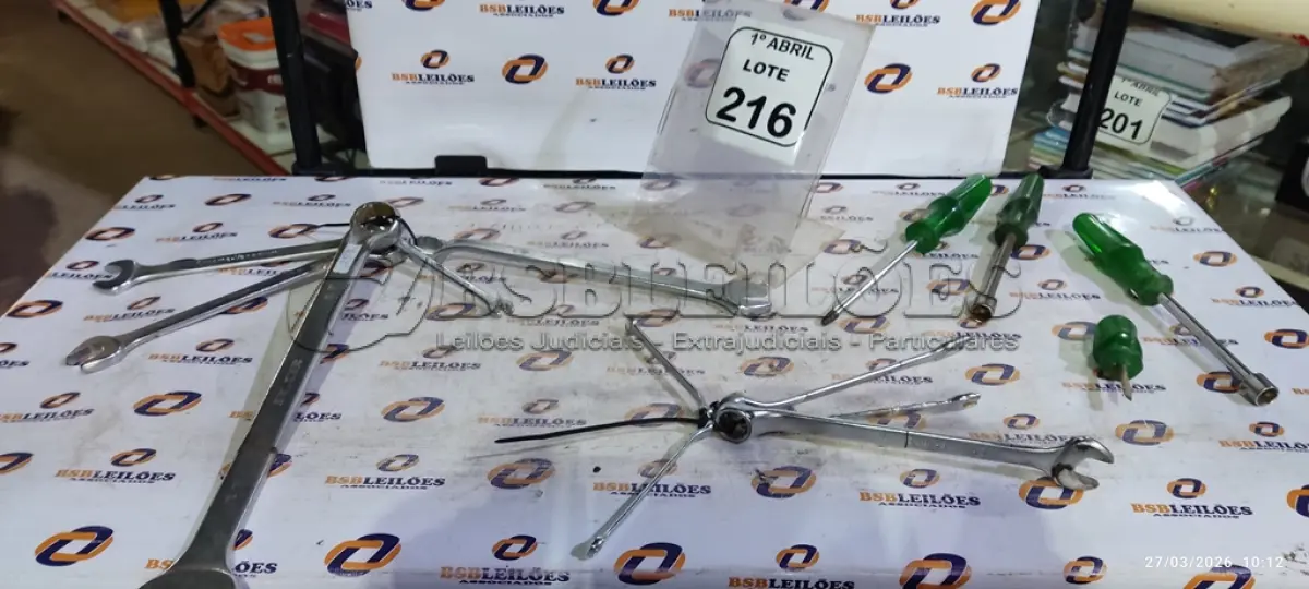 LOTE 216 - 01 LOTE COM VÁRIAS CHAVES TAMANHOS E MEDIDAS DIVERSAS MARCA BELZER. (NO ESTADO) ATENÇÃO! FAZER A VISITAÇÃO ANTES DE ARREMATAR, NÃO SABEMOS SE FUNCIONA, LEILÃO NÃO TEM GARANTIA E NEM DEVOLUÇÃO, SUJEITO A POSSÍVEIS AVARIAS VISÍVEIS/OCULTAS E/OU AUSÊNCIA DE COMPONENTES.