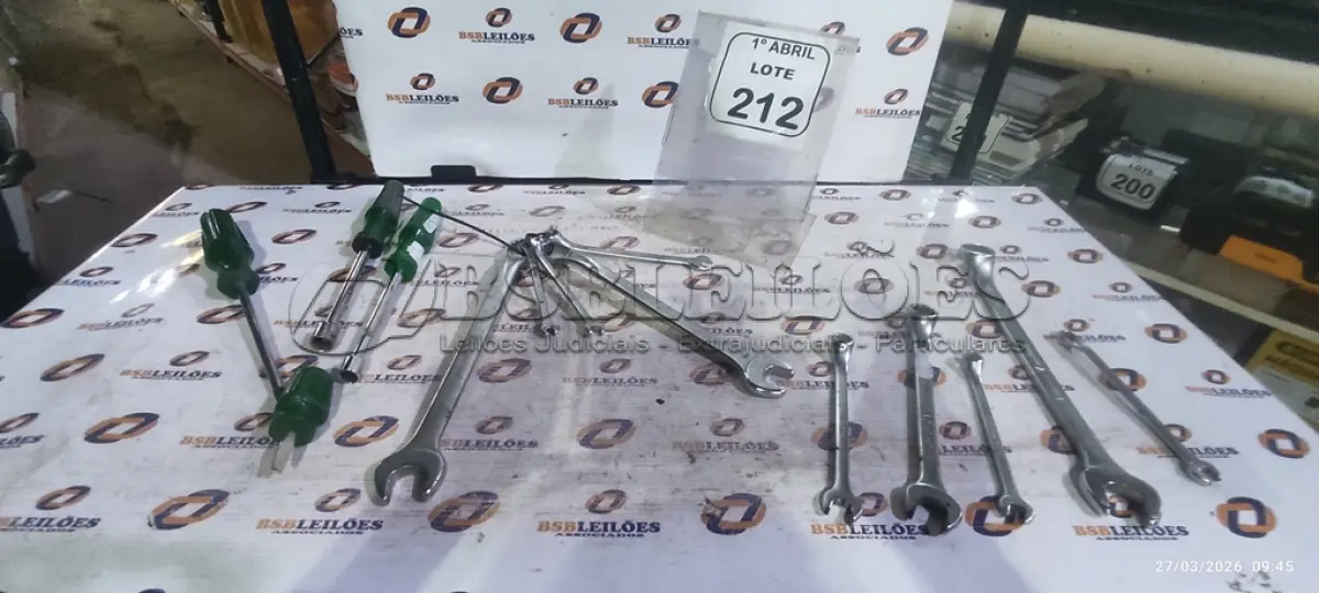 LOTE 212 - 01 LOTE COM VÁRIAS CHAVES TAMANHOS E MEDIDAS DIVERSAS MARCA BELZER. (NO ESTADO) ATENÇÃO! FAZER A VISITAÇÃO ANTES DE ARREMATAR, NÃO SABEMOS SE FUNCIONA, LEILÃO NÃO TEM GARANTIA E NEM DEVOLUÇÃO, SUJEITO A POSSÍVEIS AVARIAS VISÍVEIS/OCULTAS E/OU AUSÊNCIA DE COMPONENTES.