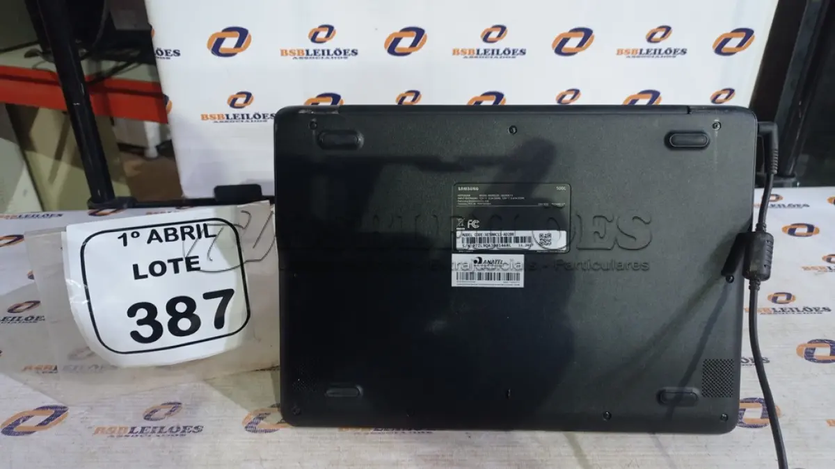 LOTE 387 - 01 CHROMEBOOK 16GB MEMÓRIA 2GB LINHA CONNECT MARCA SAMSUNG COM FONTE. (NO ESTADO) ATENÇÃO! FAZER A VISITAÇÃO ANTES DE ARREMATAR, NÃO SABEMOS SE FUNCIONA, LEILÃO NÃO TEM GARANTIA E NEM DEVOLUÇÃO, SUJEITO A POSSÍVEIS AVARIAS VISÍVEIS/OCULTAS E/OU AUSÊNCIA DE COMPONENTES.