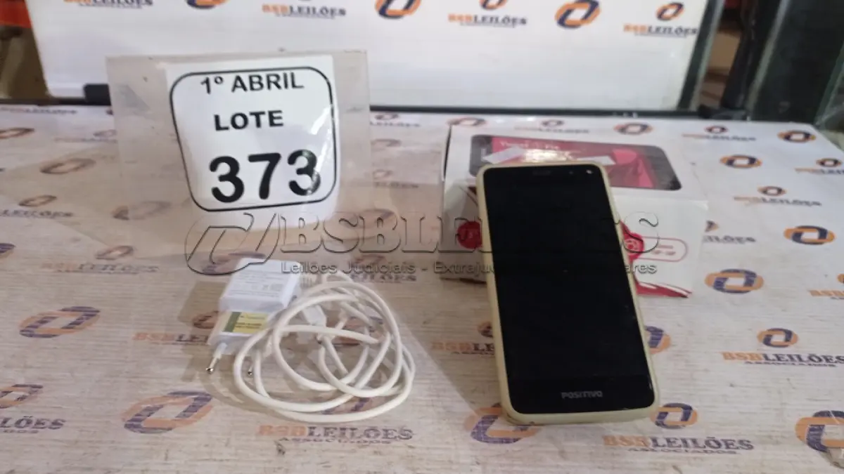 LOTE 373 - 01 SMARTFONE MODELO TWIST MARCA POSITIVO. (NO ESTADO) ATENÇÃO! FAZER A VISITAÇÃO ANTES DE ARREMATAR, NÃO SABEMOS SE FUNCIONA, LEILÃO NÃO TEM GARANTIA E NEM DEVOLUÇÃO, SUJEITO A POSSÍVEIS AVARIAS VISÍVEIS/OCULTAS E/OU AUSÊNCIA DE COMPONENTES.