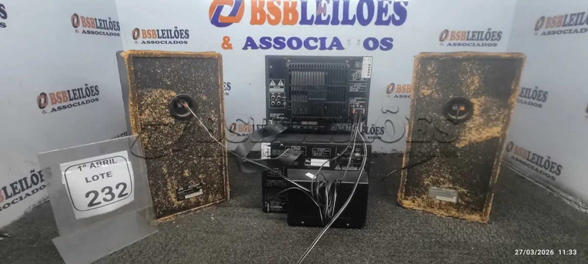 LOTE 232 - 01 APARELHO DE SOM MARCA JVC COM 02 CAIXAS. (NO ESTADO) ATENÇÃO! FAZER A VISITAÇÃO ANTES DE ARREMATAR, NÃO SABEMOS SE FUNCIONA, LEILÃO NÃO TEM GARANTIA E NEM DEVOLUÇÃO, SUJEITO A POSSÍVEIS AVARIAS VISÍVEIS/OCULTAS E/OU AUSÊNCIA DE COMPONENTES.