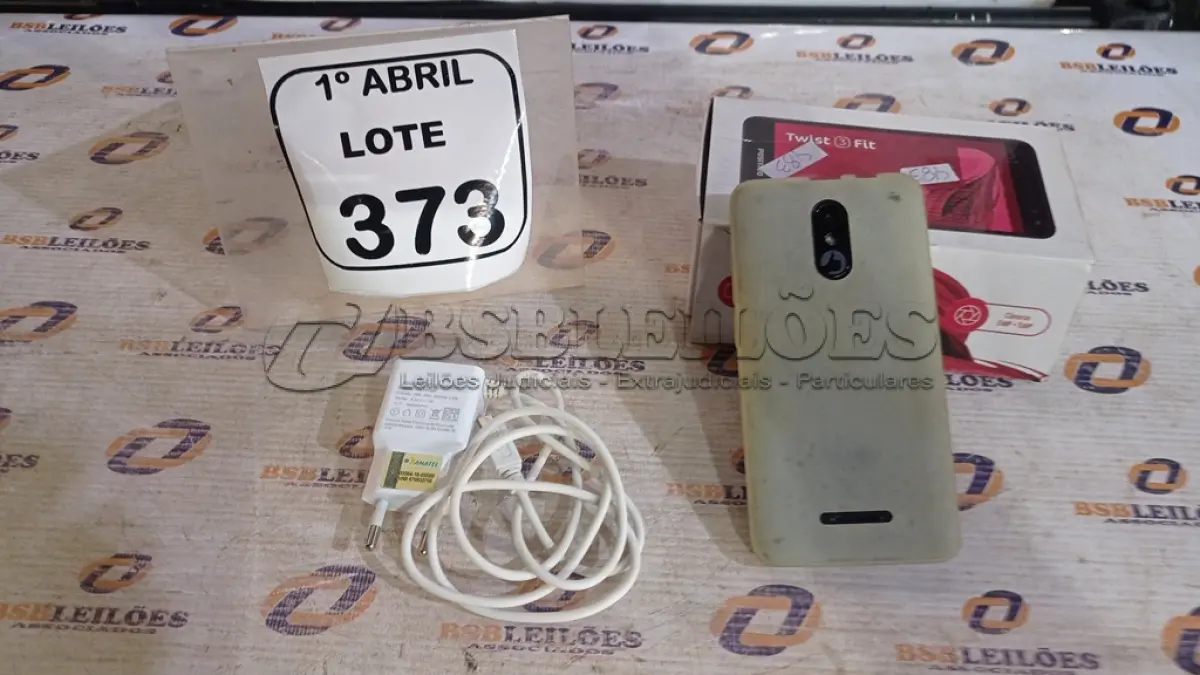 LOTE 373 - 01 SMARTFONE MODELO TWIST MARCA POSITIVO. (NO ESTADO) ATENÇÃO! FAZER A VISITAÇÃO ANTES DE ARREMATAR, NÃO SABEMOS SE FUNCIONA, LEILÃO NÃO TEM GARANTIA E NEM DEVOLUÇÃO, SUJEITO A POSSÍVEIS AVARIAS VISÍVEIS/OCULTAS E/OU AUSÊNCIA DE COMPONENTES.
