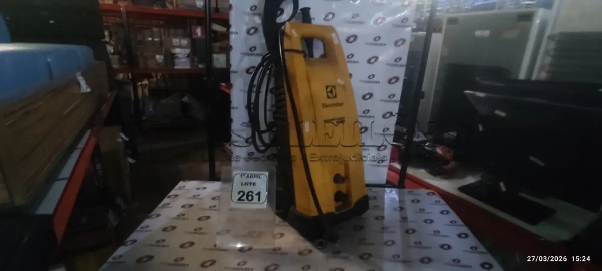 LOTE 261 - 01 MAQUINA DE ALTA PRESSÃO MODELO POWER WASH 2200PSI 220V MARCA ELECTROLUX. (NO ESTADO) ATENÇÃO! FAZER A VISITAÇÃO ANTES DE ARREMATAR, NÃO SABEMOS SE FUNCIONA, LEILÃO NÃO TEM GARANTIA E NEM DEVOLUÇÃO, SUJEITO A POSSÍVEIS AVARIAS VISÍVEIS/OCULTAS E/OU AUSÊNCIA DE COMPONENTES.
