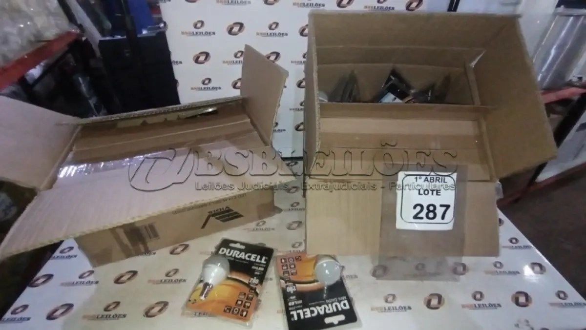 LOTE 287 - 01 LOTE COM VARIAS LÂMPADAS MINI GLOBO 25W MARCA DURACELL. (NO ESTADO) ATENÇÃO! FAZER A VISITAÇÃO ANTES DE ARREMATAR, NÃO SABEMOS SE FUNCIONA, LEILÃO NÃO TEM GARANTIA E NEM DEVOLUÇÃO, SUJEITO A POSSÍVEIS AVARIAS VISÍVEIS/OCULTAS E/OU AUSÊNCIA DE COMPONENTES.