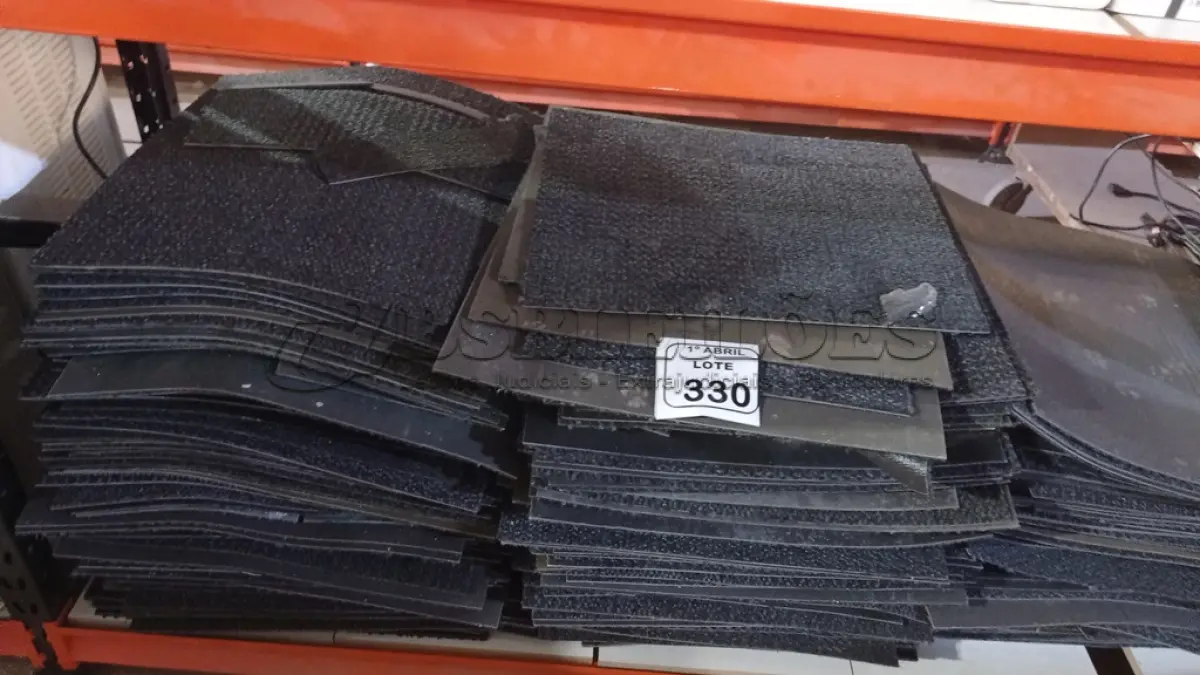 LOTE 330 - 01 LOTE COM GRANDE QUANTIDADE DE TAPETES EMBORRACHADO. (NO ESTADO) ATENÇÃO! FAZER A VISITAÇÃO ANTES DE ARREMATAR, NÃO SABEMOS SE FUNCIONA, LEILÃO NÃO TEM GARANTIA E NEM DEVOLUÇÃO, SUJEITO A POSSÍVEIS AVARIAS VISÍVEIS/OCULTAS E/OU AUSÊNCIA DE COMPONENTES.