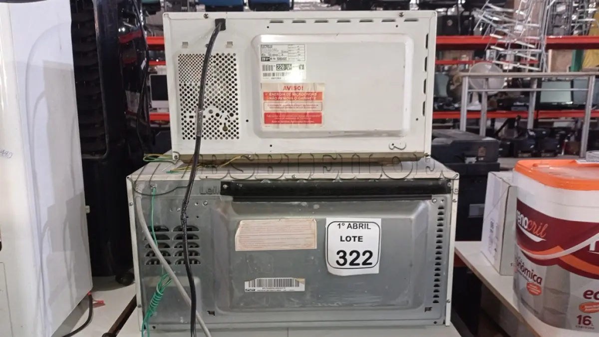 LOTE 322 - 02 MICRO-ONDAS MARCAS ELECTROLUX E BRASTEMP. (NO ESTADO) ATENÇÃO! FAZER A VISITAÇÃO ANTES DE ARREMATAR, NÃO SABEMOS SE FUNCIONA, LEILÃO NÃO TEM GARANTIA E NEM DEVOLUÇÃO, SUJEITO A POSSÍVEIS AVARIAS VISÍVEIS/OCULTAS E/OU AUSÊNCIA DE COMPONENTES.