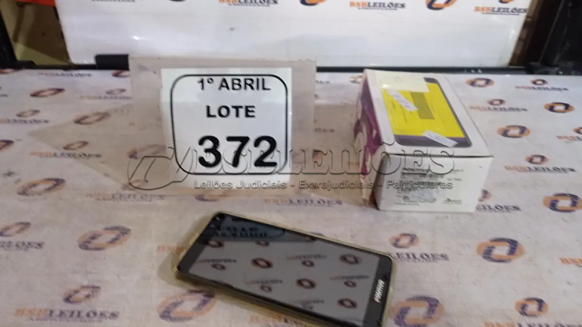 LOTE 372 - 01 SMARTFONE MODELO TWIST MARCA POSITIVO. (NO ESTADO) ATENÇÃO! FAZER A VISITAÇÃO ANTES DE ARREMATAR, NÃO SABEMOS SE FUNCIONA, LEILÃO NÃO TEM GARANTIA E NEM DEVOLUÇÃO, SUJEITO A POSSÍVEIS AVARIAS VISÍVEIS/OCULTAS E/OU AUSÊNCIA DE COMPONENTES.