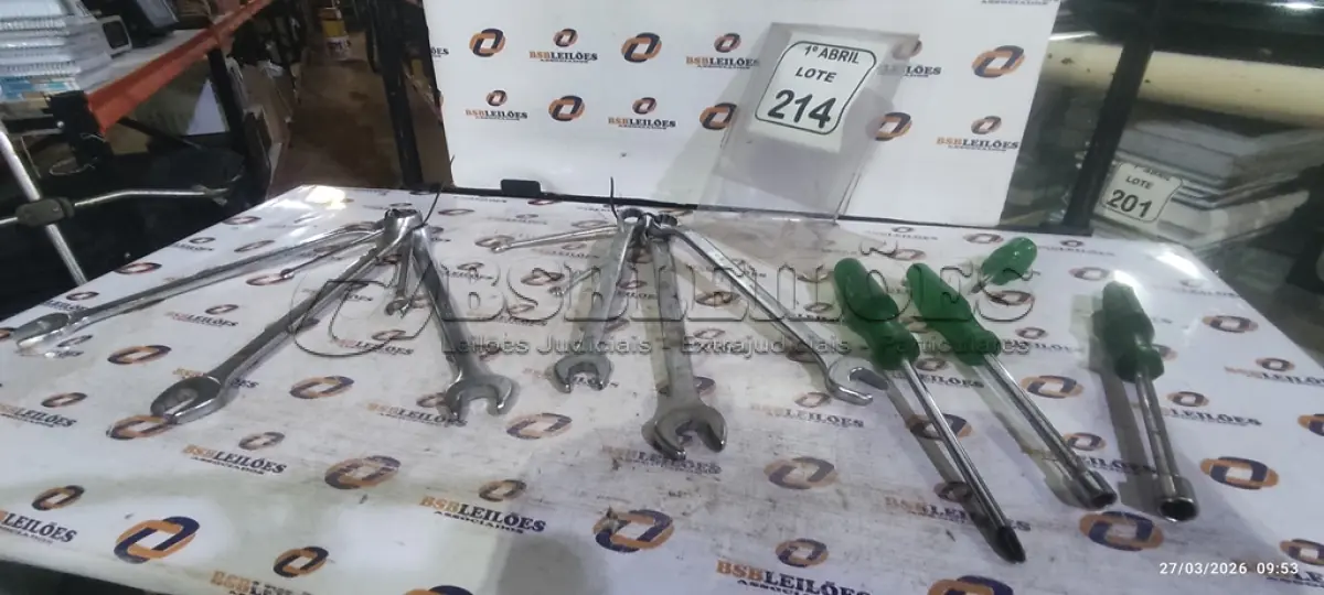 LOTE 214 - 01 LOTE COM VÁRIAS CHAVES TAMANHOS E MEDIDAS DIVERSAS MARCA BELZER. (NO ESTADO) ATENÇÃO! FAZER A VISITAÇÃO ANTES DE ARREMATAR, NÃO SABEMOS SE FUNCIONA, LEILÃO NÃO TEM GARANTIA E NEM DEVOLUÇÃO, SUJEITO A POSSÍVEIS AVARIAS VISÍVEIS/OCULTAS E/OU AUSÊNCIA DE COMPONENTES.