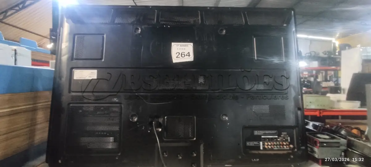 LOTE 264 - 01 TV LCD 50’’ MARCA LG. (NO ESTADO) ATENÇÃO! FAZER A VISITAÇÃO ANTES DE ARREMATAR, NÃO SABEMOS SE FUNCIONA, LEILÃO NÃO TEM GARANTIA E NEM DEVOLUÇÃO, SUJEITO A POSSÍVEIS AVARIAS VISÍVEIS/OCULTAS E/OU AUSÊNCIA DE COMPONENTES.