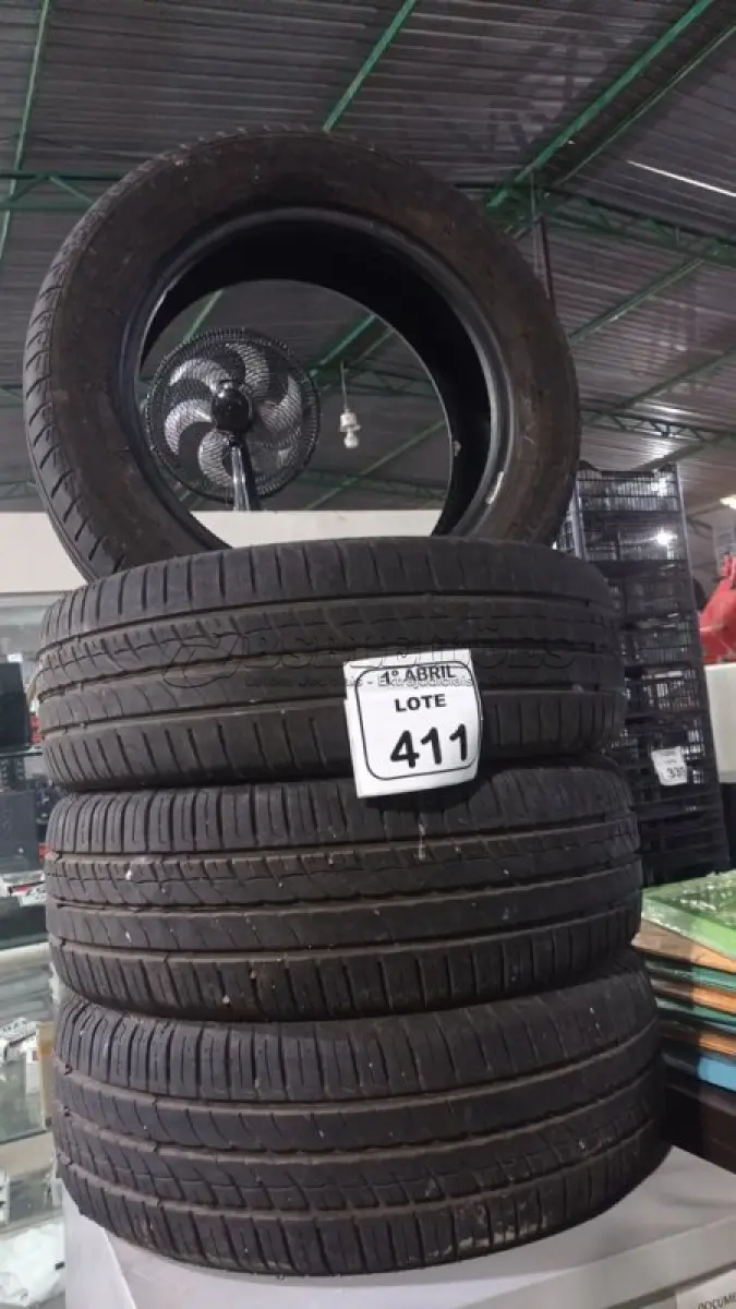 LOTE 411 - 04 PNEUS REMOLD 185/60 R15. (NO ESTADO) ATENÇÃO! FAZER A VISITAÇÃO ANTES DE ARREMATAR, NÃO SABEMOS SE FUNCIONA, LEILÃO NÃO TEM GARANTIA E NEM DEVOLUÇÃO, SUJEITO A POSSÍVEIS AVARIAS VISÍVEIS/OCULTAS E/OU AUSÊNCIA DE COMPONENTES.