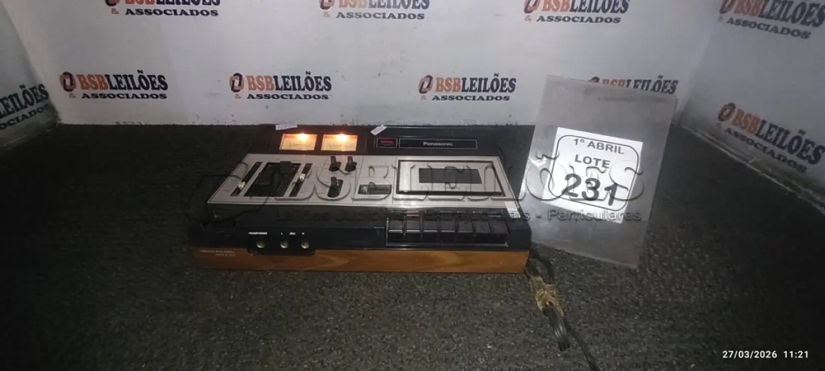 LOTE 231 - 01 TOCA FITAS ANTIGO MODELO 600US MARCA PANASONIC. (NO ESTADO) ATENÇÃO! FAZER A VISITAÇÃO ANTES DE ARREMATAR, NÃO SABEMOS SE FUNCIONA, LEILÃO NÃO TEM GARANTIA E NEM DEVOLUÇÃO, SUJEITO A POSSÍVEIS AVARIAS VISÍVEIS/OCULTAS E/OU AUSÊNCIA DE COMPONENTES.