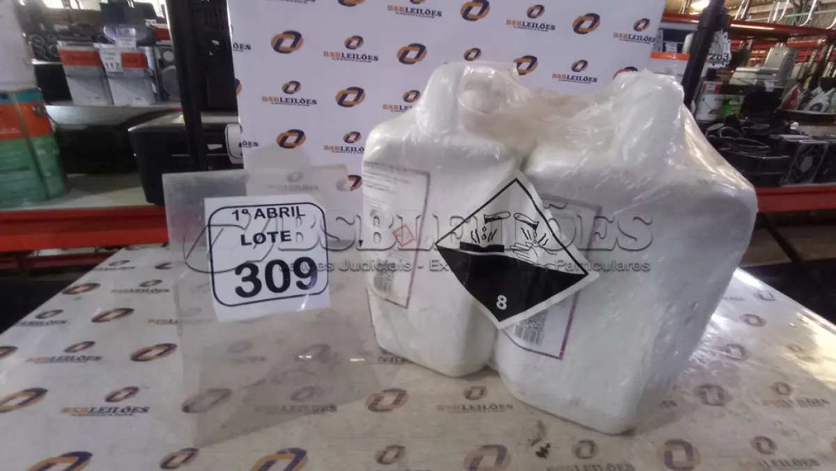 LOTE 309 - 02 GALÕES DE REMOVEDOR DE CERAS E ACABAMENTOS DE 5L CADA. (NO ESTADO) ATENÇÃO! FAZER A VISITAÇÃO ANTES DE ARREMATAR, NÃO SABEMOS SE FUNCIONA, LEILÃO NÃO TEM GARANTIA E NEM DEVOLUÇÃO, SUJEITO A POSSÍVEIS AVARIAS VISÍVEIS/OCULTAS E/OU AUSÊNCIA DE COMPONENTES.