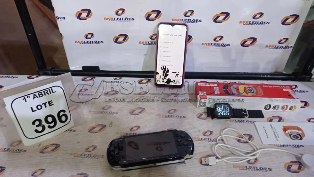 LOTE 396 - 01 PSP MARCA SONY, 01 SMARTFONE MODELO GALAXY A02S MARCA SAMSUNG E 01 RELÓGIO INTELIGENTE MARCA TOMATE. (NO ESTADO) ATENÇÃO! FAZER A VISITAÇÃO ANTES DE ARREMATAR, NÃO SABEMOS SE FUNCIONA, LEILÃO NÃO TEM GARANTIA E NEM DEVOLUÇÃO, SUJEITO A POSSÍVEIS AVARIAS VISÍVEIS/OCULTAS E/OU AUSÊNCIA DE COMPONENTES.