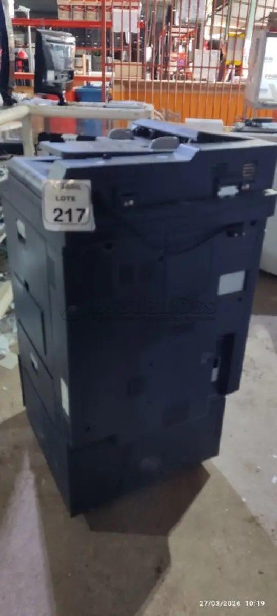 LOTE 217 - 01 COPIADORA TASKALFA 2551CI 110V MARCA KYOCERA. (NO ESTADO) ATENÇÃO! FAZER A VISITAÇÃO ANTES DE ARREMATAR, NÃO SABEMOS SE FUNCIONA, LEILÃO NÃO TEM GARANTIA E NEM DEVOLUÇÃO, SUJEITO A POSSÍVEIS AVARIAS VISÍVEIS/OCULTAS E/OU AUSÊNCIA DE COMPONENTES.