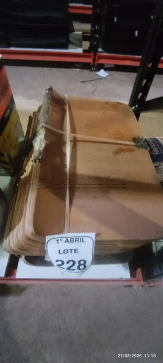 LOTE 228 - 20 PLACAS DE MADEIRA. (NO ESTADO) ATENÇÃO! FAZER A VISITAÇÃO ANTES DE ARREMATAR, NÃO SABEMOS SE FUNCIONA, LEILÃO NÃO TEM GARANTIA E NEM DEVOLUÇÃO, SUJEITO A POSSÍVEIS AVARIAS VISÍVEIS/OCULTAS E/OU AUSÊNCIA DE COMPONENTES.