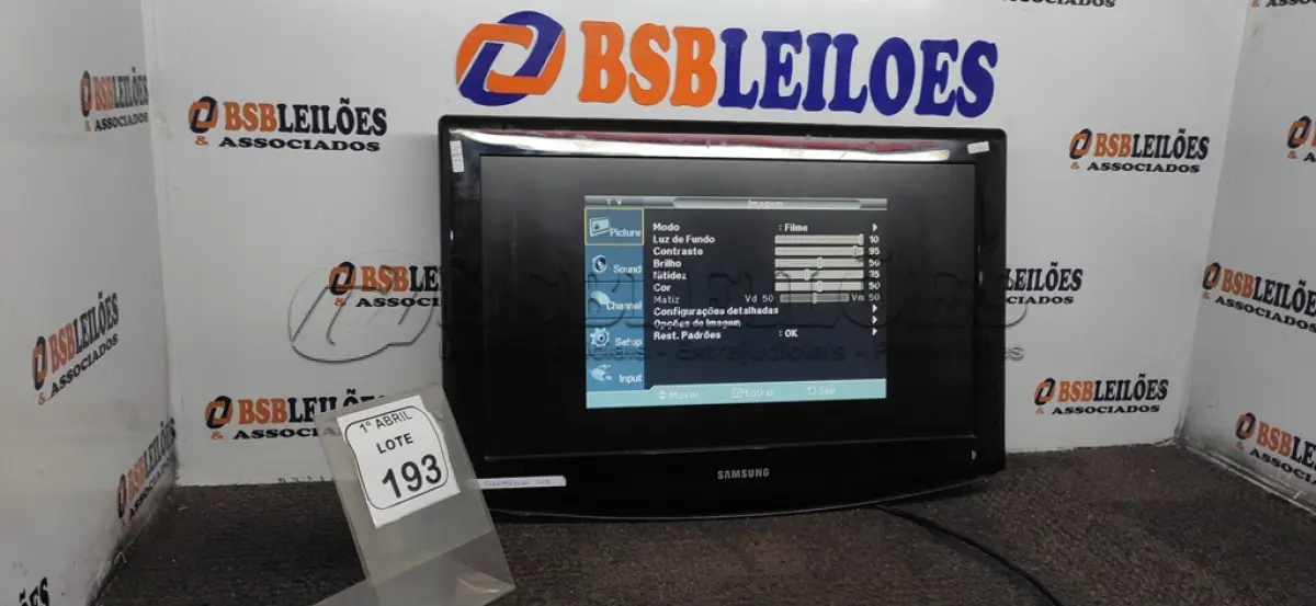 LOTE 193 - 01 TV MONITOR LCD 26’’ HDTV MARCA SAMSUNG. (NO ESTADO) ATENÇÃO! FAZER A VISITAÇÃO ANTES DE ARREMATAR, NÃO SABEMOS SE FUNCIONA, LEILÃO NÃO TEM GARANTIA E NEM DEVOLUÇÃO, SUJEITO A POSSÍVEIS AVARIAS VISÍVEIS/OCULTAS E/OU AUSÊNCIA DE COMPONENTES.
