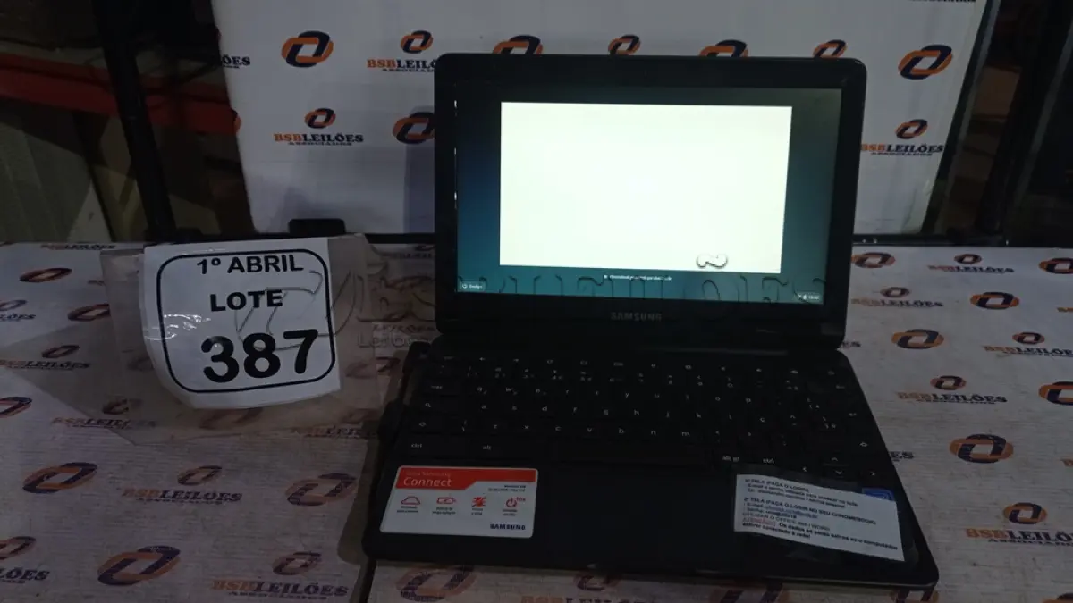 LOTE 387 - 01 CHROMEBOOK 16GB MEMÓRIA 2GB LINHA CONNECT MARCA SAMSUNG COM FONTE. (NO ESTADO) ATENÇÃO! FAZER A VISITAÇÃO ANTES DE ARREMATAR, NÃO SABEMOS SE FUNCIONA, LEILÃO NÃO TEM GARANTIA E NEM DEVOLUÇÃO, SUJEITO A POSSÍVEIS AVARIAS VISÍVEIS/OCULTAS E/OU AUSÊNCIA DE COMPONENTES.