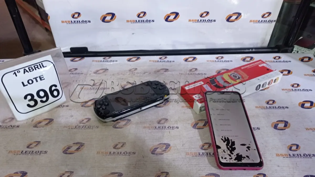 LOTE 396 - 01 PSP MARCA SONY, 01 SMARTFONE MODELO GALAXY A02S MARCA SAMSUNG E 01 RELÓGIO INTELIGENTE MARCA TOMATE. (NO ESTADO) ATENÇÃO! FAZER A VISITAÇÃO ANTES DE ARREMATAR, NÃO SABEMOS SE FUNCIONA, LEILÃO NÃO TEM GARANTIA E NEM DEVOLUÇÃO, SUJEITO A POSSÍVEIS AVARIAS VISÍVEIS/OCULTAS E/OU AUSÊNCIA DE COMPONENTES.