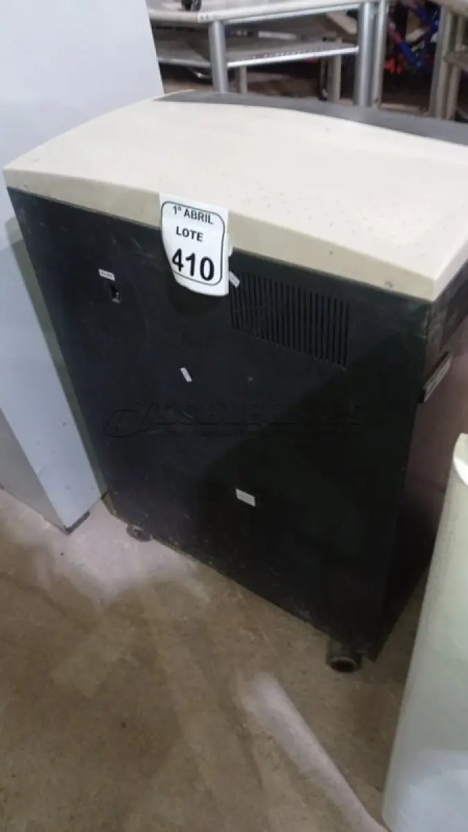 LOTE 410 - 01 FRAGMENTADORA DE PAPEL MARCA FELLOWES. (NO ESTADO) ATENÇÃO! FAZER A VISITAÇÃO ANTES DE ARREMATAR, NÃO SABEMOS SE FUNCIONA, LEILÃO NÃO TEM GARANTIA E NEM DEVOLUÇÃO, SUJEITO A POSSÍVEIS AVARIAS VISÍVEIS/OCULTAS E/OU AUSÊNCIA DE COMPONENTES.