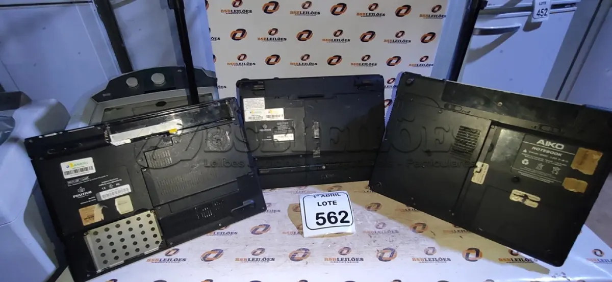 LOTE 562 - 03 NOTEBOOKS DE MARCA E MODELOS DIVERSOS PARA RETIRADA DE PEÇAS. (NO ESTADO) ATENÇÃO! FAZER A VISITAÇÃO ANTES DE ARREMATAR, NÃO SABEMOS SE FUNCIONA, LEILÃO NÃO TEM GARANTIA E NEM DEVOLUÇÃO, SUJEITO A POSSÍVEIS AVARIAS VISÍVEIS/OCULTAS E/OU AUSÊNCIA DE COMPONENTES.