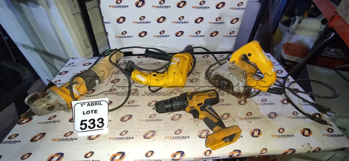 LOTE 533 - 02 PARAFUSADEIRAS, 01 SERRA MÁRMORE E 01 ESMERILHADEIRA. (NO ESTADO) ATENÇÃO! FAZER A VISITAÇÃO ANTES DE ARREMATAR, NÃO SABEMOS SE FUNCIONA, LEILÃO NÃO TEM GARANTIA E NEM DEVOLUÇÃO, SUJEITO A POSSÍVEIS AVARIAS VISÍVEIS/OCULTAS E/OU AUSÊNCIA DE COMPONENTES.