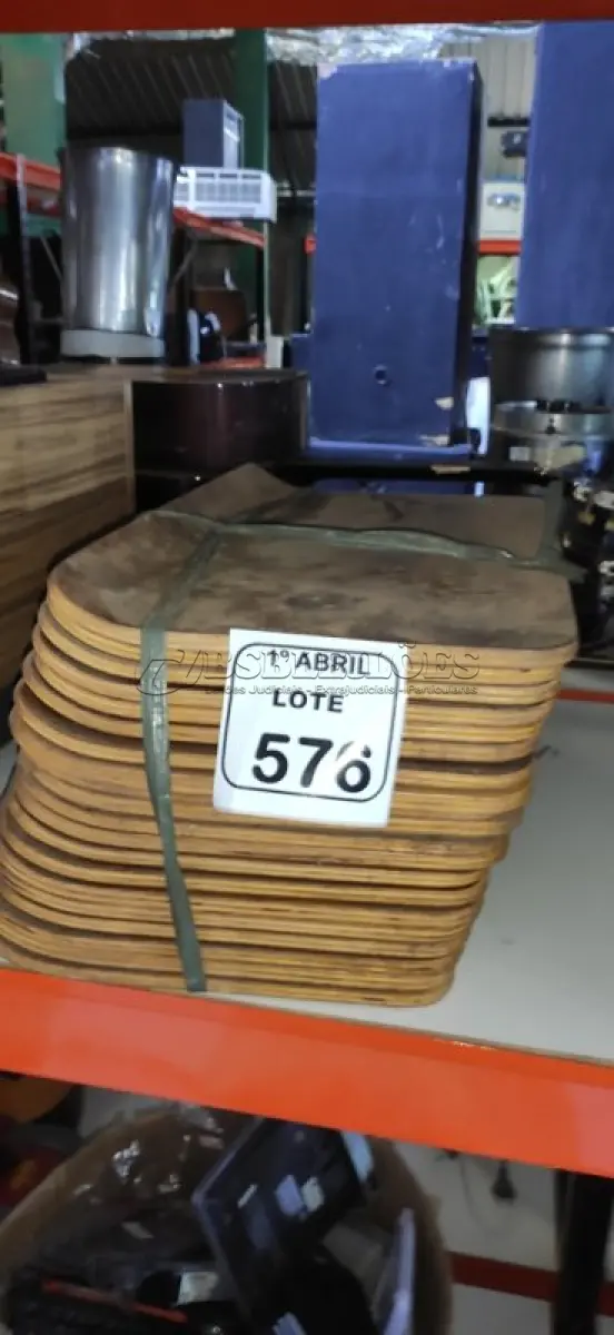LOTE 576 - 20 PLACAS DE MADEIRA. (NO ESTADO) ATENÇÃO! FAZER A VISITAÇÃO ANTES DE ARREMATAR, NÃO SABEMOS SE FUNCIONA, LEILÃO NÃO TEM GARANTIA E NEM DEVOLUÇÃO, SUJEITO A POSSÍVEIS AVARIAS VISÍVEIS/OCULTAS E/OU AUSÊNCIA DE COMPONENTES.
