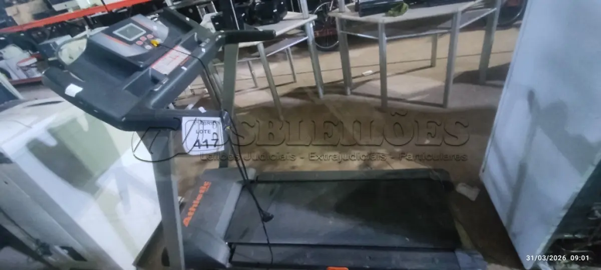 LOTE 417 - 01 ESTEIRA ERGOMÉTRICA MARCA ATHLETIC. (NO ESTADO) ATENÇÃO! FAZER A VISITAÇÃO ANTES DE ARREMATAR, NÃO SABEMOS SE FUNCIONA, LEILÃO NÃO TEM GARANTIA E NEM DEVOLUÇÃO, SUJEITO A POSSÍVEIS AVARIAS VISÍVEIS/OCULTAS E/OU AUSÊNCIA DE COMPONENTES.