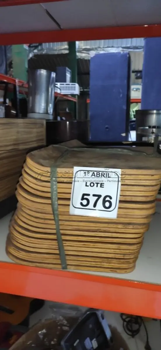 LOTE 576 - 20 PLACAS DE MADEIRA. (NO ESTADO) ATENÇÃO! FAZER A VISITAÇÃO ANTES DE ARREMATAR, NÃO SABEMOS SE FUNCIONA, LEILÃO NÃO TEM GARANTIA E NEM DEVOLUÇÃO, SUJEITO A POSSÍVEIS AVARIAS VISÍVEIS/OCULTAS E/OU AUSÊNCIA DE COMPONENTES.